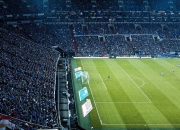 开云体育官方网站-赛道与球场，双城记里的速度与激情