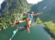 开云体育官网-南美绿茵的宿命对决与英伦孤星的自我救赎—足球，一场跨越时空的镜像