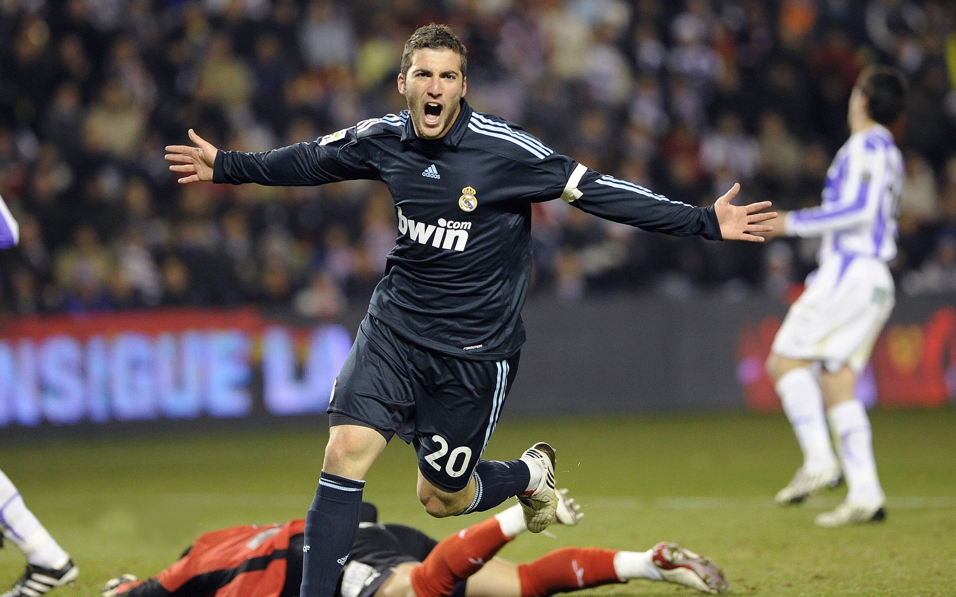 黄蜂对阵山西队，范弗利特扛起全队的背后